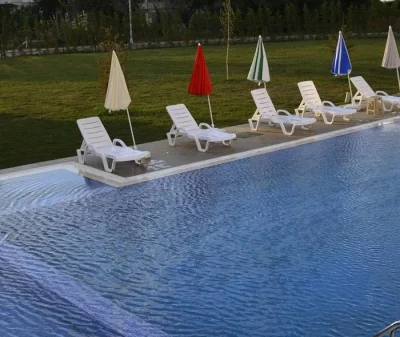 Açık Yüzme Havuzu
